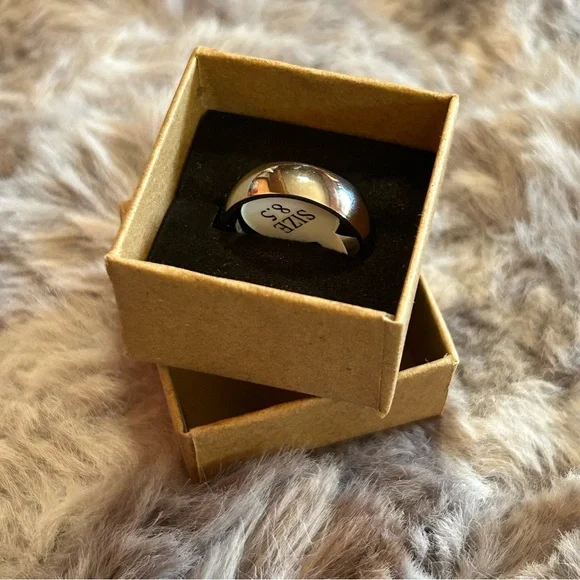 Men’s 6mm polished Titanium comfort band wedding ring NIB 8.5